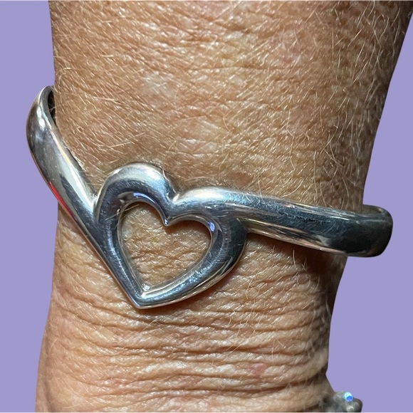 JAMES AVERY RETIRED STERLING SILVER ABOUNDING HEART CUFF - Picture 2 of 3
